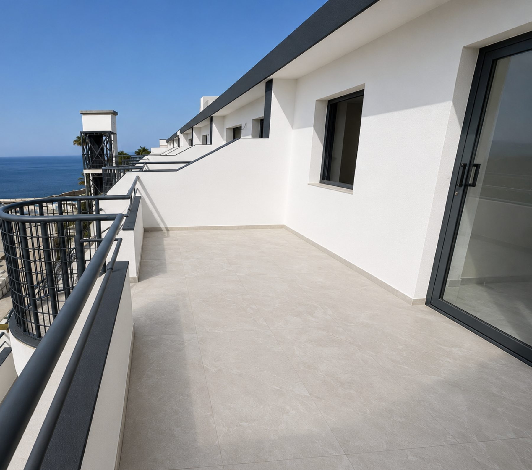 Terraza superior con vistas al mar